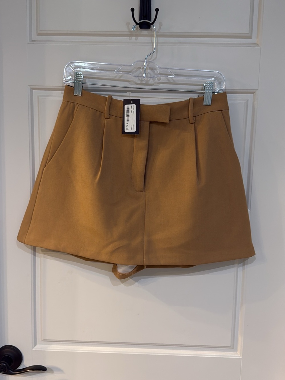 Women’s Tailored Camel Shorts